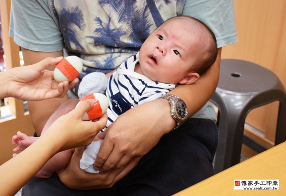 蔡寶寶(台中北區嬰兒寶寶滿月剃頭理髮、免費嬰兒剃胎毛儀式吉祥話)。中國風會場，爸媽寶貝免費穿「日中韓」古裝禮服。專業拍照、DVD光碟、證書。★購買「臍帶章、肚臍章、胎毛筆刷印章」贈送：剃頭、收涎、抓周，三選一。 2015.09.19 照片6